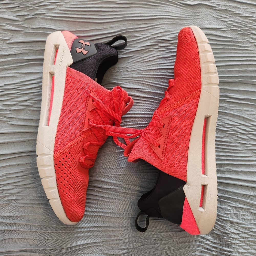 Under Armour Men's HOVR SLK EVO Sneakers